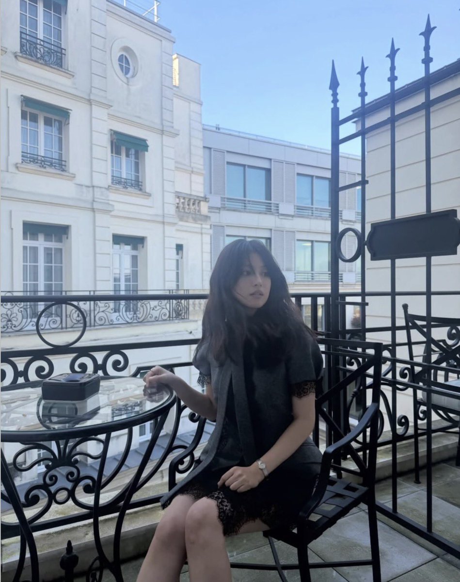 オフショ(？)だけで雑誌の表紙できちゃうよ🙂‍↕️🖤
とりあえずロック画面変えたよねദ്ദി＞ᴗ＜)🎀

#今田美桜