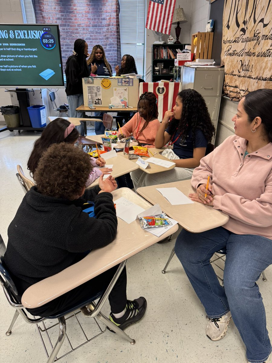 Hyun Yoo tweet media