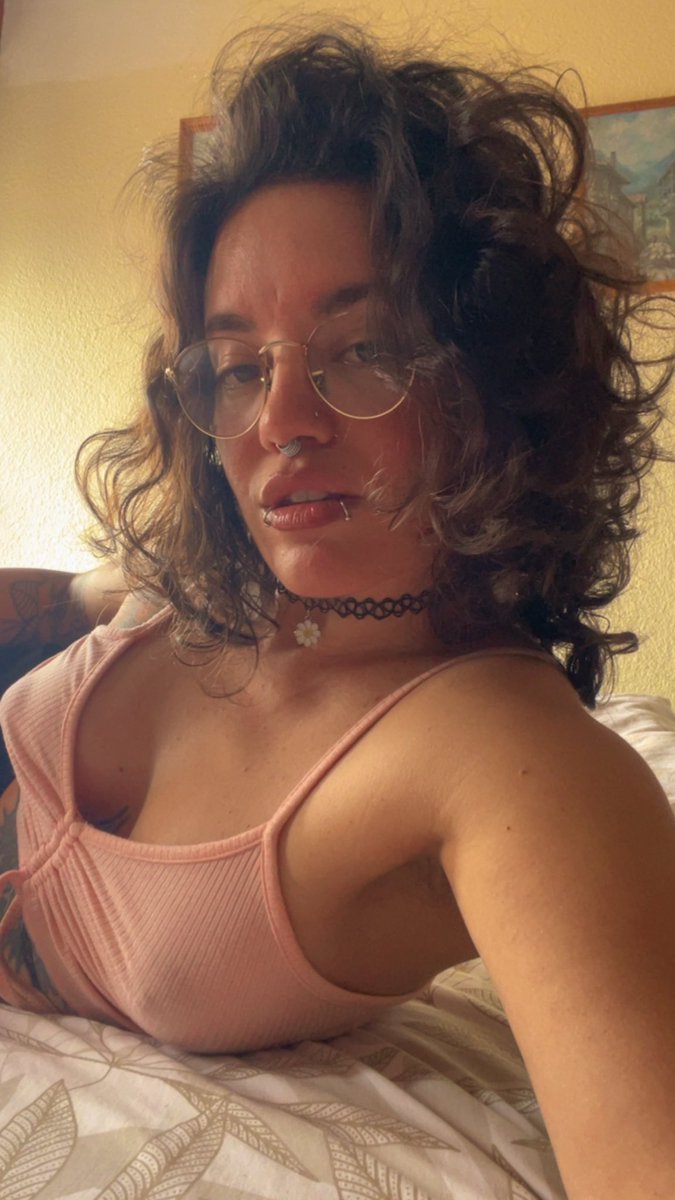 TheQueenKobra's tweet photo. the face of a goddess that gets anything she wants😚 https://t.co/G2IPFazXAF