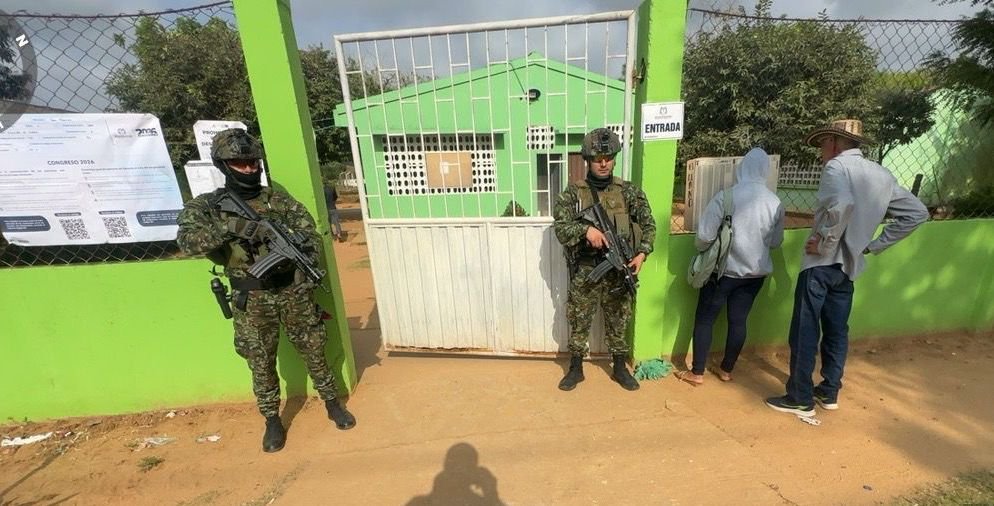 Ejercito_Div7's tweet image. En el departamento de #Sucre, nuestros soldados del Batallón de Infantería Liviana N.º 33 Junín custodian los diferentes puestos de votación y trabajan para prevenir situaciones que pongan en riesgo la seguridad de los ciudadanos.

#PlanDemocracia2026
#Brigada11
