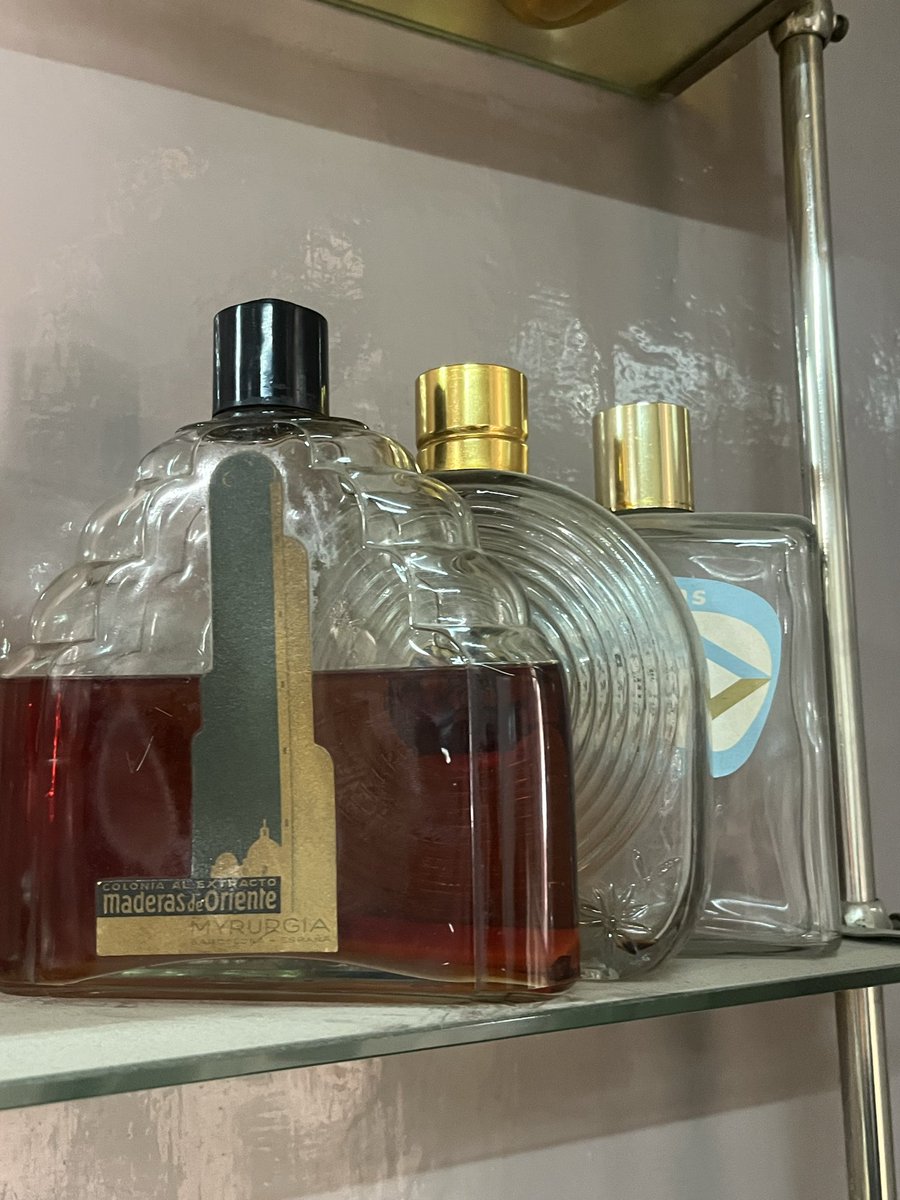 Ahir a La Seu d’Urgell  vaig entrar en una barberia de 1928 q si res no ho impedeix, NO arribarà al centenari ja q el propietari es jubila aviat!