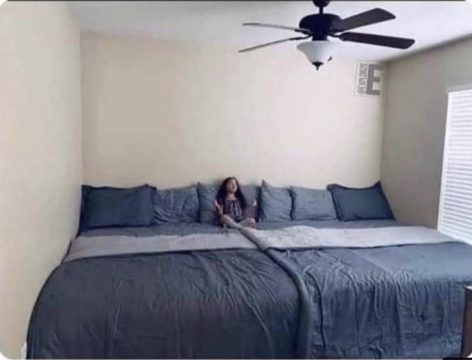 adricazoorla's tweet photo. la cama que necesito https://t.co/MW6LTllWUW