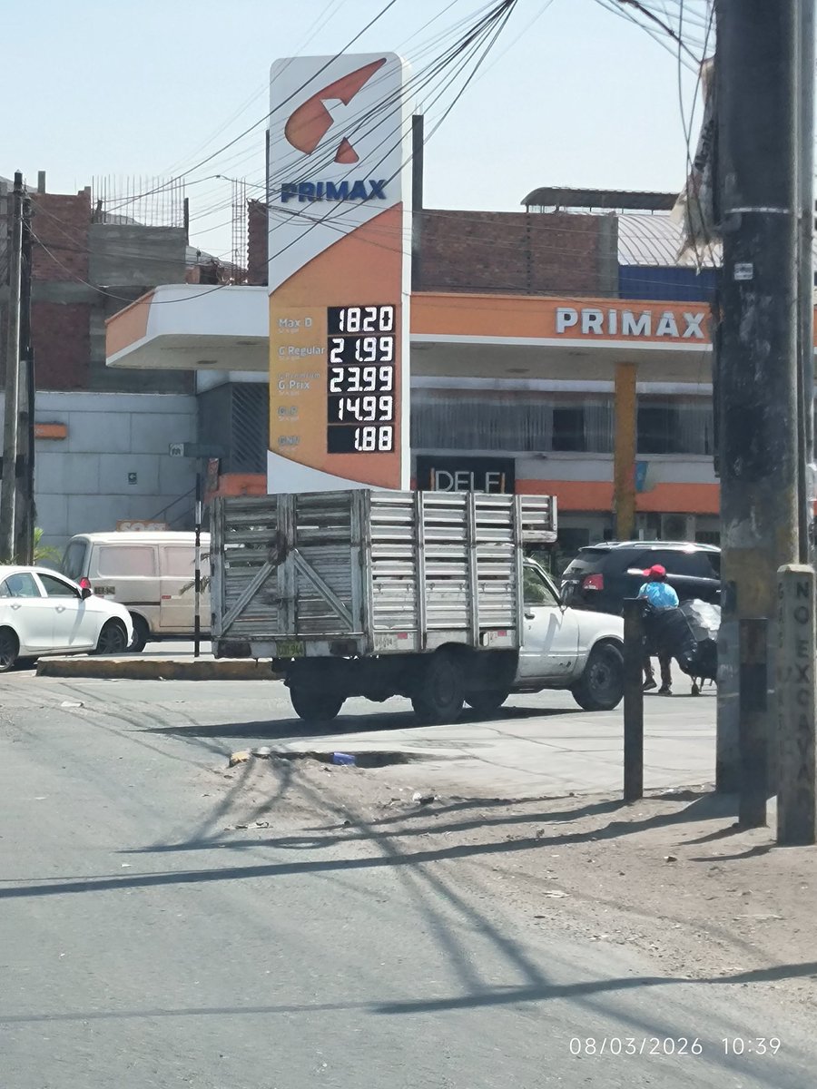 maluzava's tweet photo. Es un abuso que el precio del GLP, en este grifo haya pasado de 5.40 soles a 14.99. Grifo ubicado en el cruce de la Av. Las Torres y Av Mariscal Nieto, ATE 
@OSINERGMIN @pcmperu @GobiernoPeru_ @Latina_Noticias @noticiAmerica @RPPNoticias https://t.co/jvUov7Oiv9