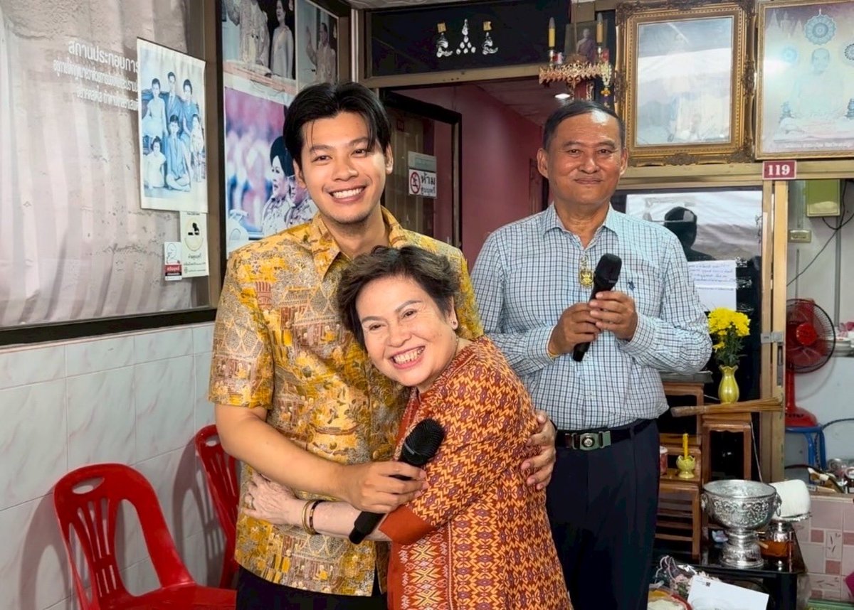 BankSuphanatMin's tweet photo. ร่วมงานทำบุญบ้านพี่ติ๋ว ม.สุขสันต์พัฒนา พหล 53 #เขตบางเขน ซึ่งเป็นวันคล้ายวันเกิดพี่ติ๋วพอดีเลยถือโอกาสเข้าร่วมอวยพรด้วยเลยครับ

#แบงค์ศุภณัฐ #ศุภณัฐมีนชัยนันท์
#พรรคประชาชน https://t.co/HRk0G6PInS