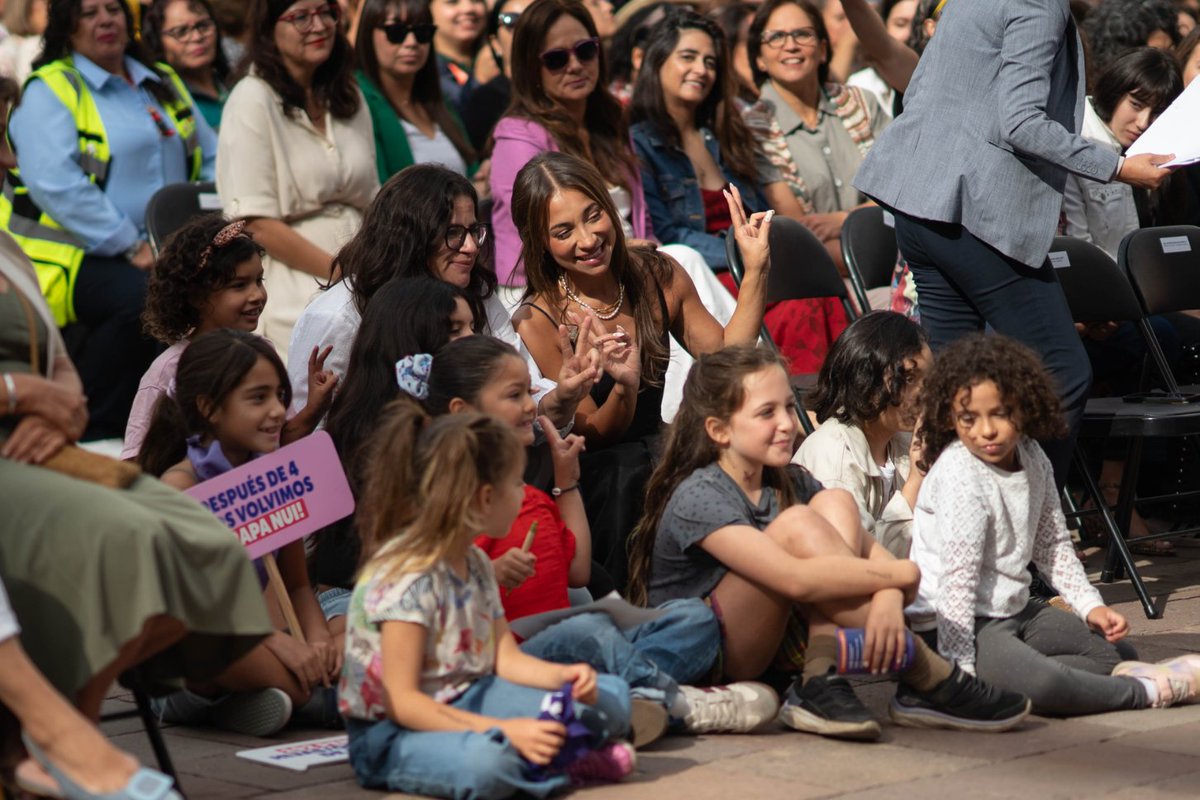 camila_vallejo's tweet photo. Junto a más de 900 mujeres y organizaciones de la sociedad civil, conmemoramos un nuevo 8M: un espacio para recordar que los avances en los derechos de las mujeres son fruto de años de organización, lucha y trabajo colectivo.

Sigamos defendiendo lo conquistado, para que la perspectiva de género continúe siendo un pilar fundamental en las políticas públicas de hoy y de mañana 💜✊