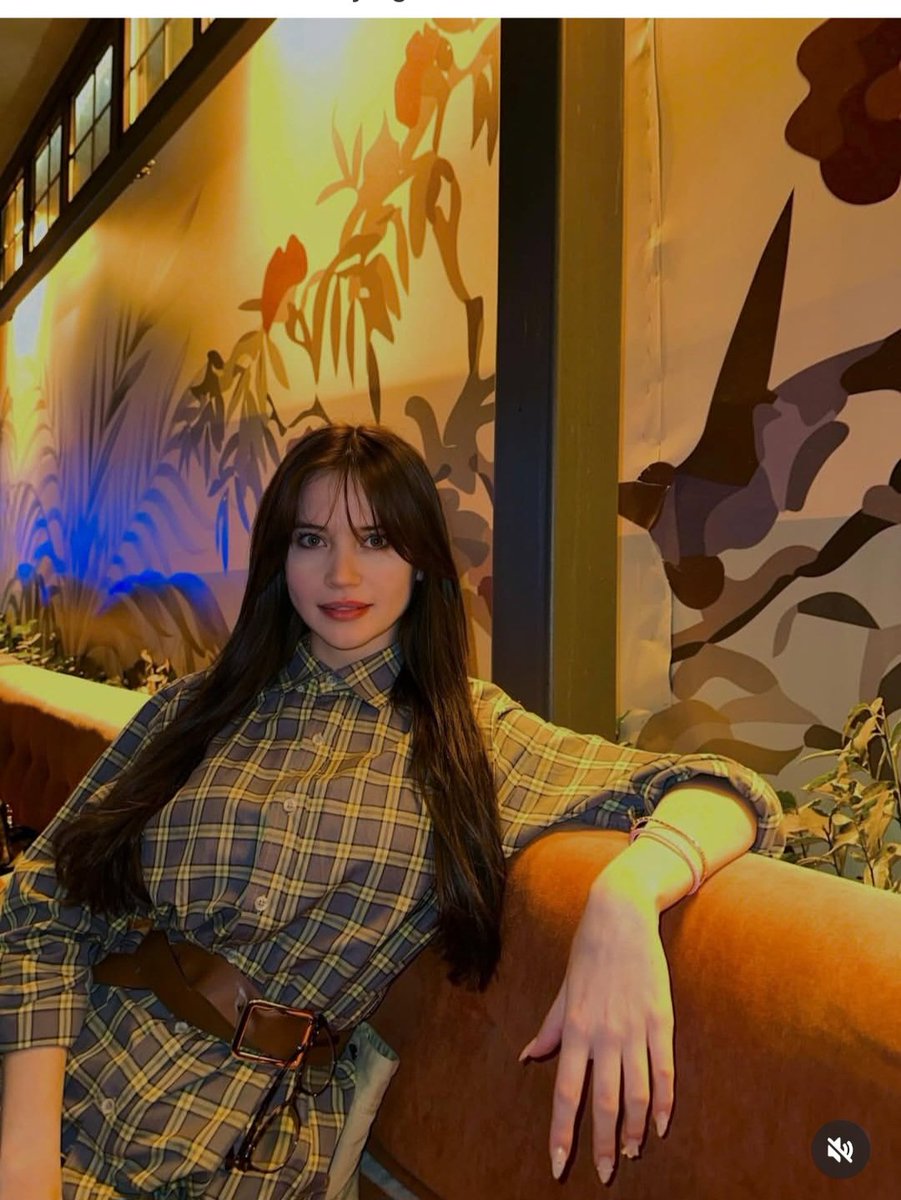 Sen gelince heryer nasıl cıvıl cıvıl nasıl ışıl ışıl, oluyor peri kızım ..!
Güzelliğini anlatmaya kelimeler yetmez.. !"Afeti devranım."
🧿🧿🧿
#YağmurYüksel