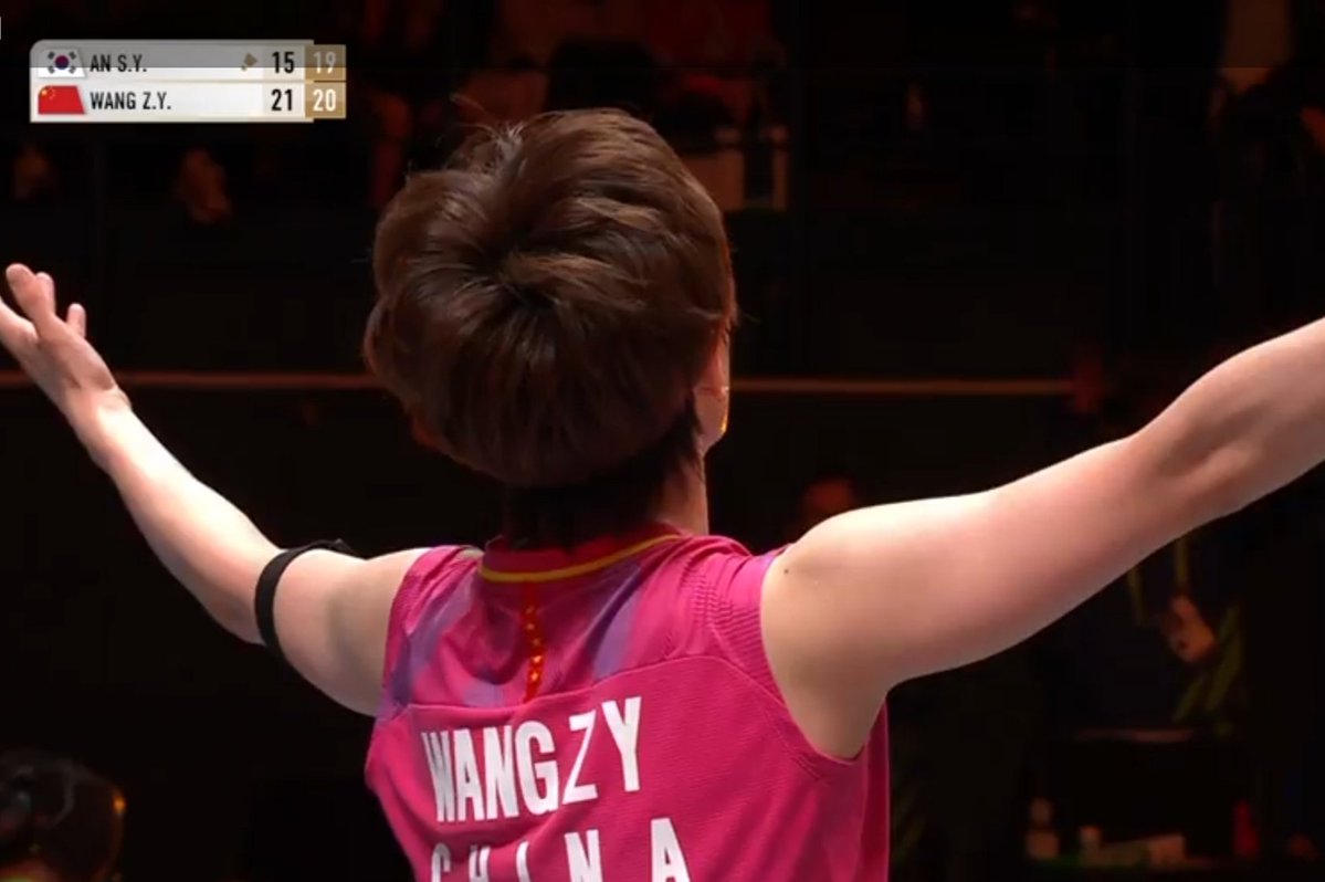 Akhirnyaaaaa setelah 10 kali final, Wang Zhiyi mengalahkan An Se-young di final All England 2026. 

Hari ini Wang layak menang karena bertarung sangat luar biasa. Memperjuangkan habis2an setiap jengkal lapangan. Memperjuangkan habis2an setiap poin..