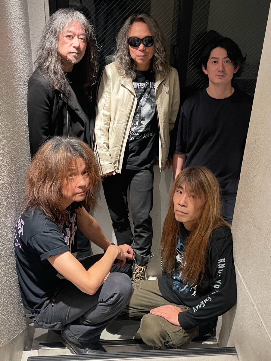 【お知らせ】
この度、てらちん with Troublesome GUYS 新ギタリストに日下部”Burny”正則が参加決定！日本のロックシーンにて
長年にわたり数多くのバンドやセッションで活躍、確かな演奏力と存在感で多くのミュージシャンからリスペクトを集めてきたレジェンド。
新体制となった今後にご期待ください!