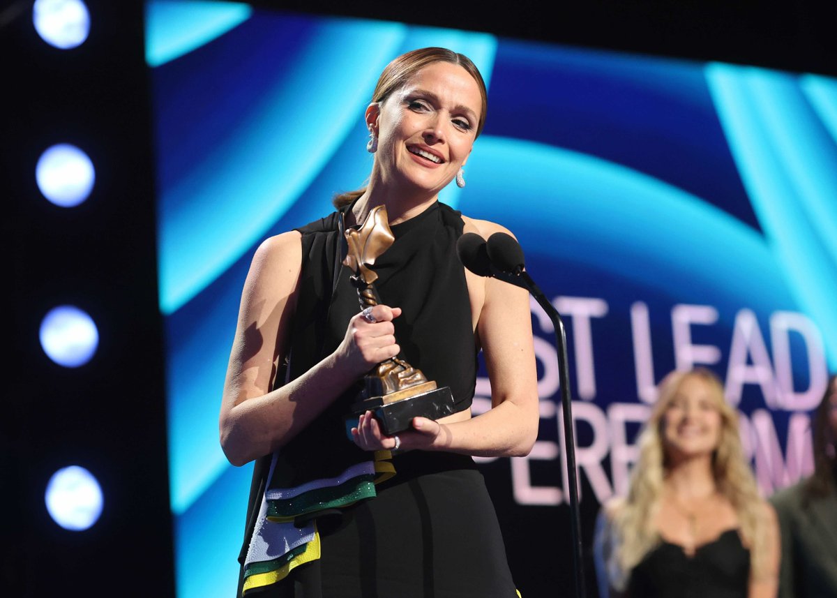 filmindependent's tweet image. Let’s hear it for the women on International Women’s Day. 🎤 #SpiritAwards #FilmIndependent

📸: Kevin Winter (1, 4), Amy Sussman (2), Monica Schipper (3)/@GettyVIP