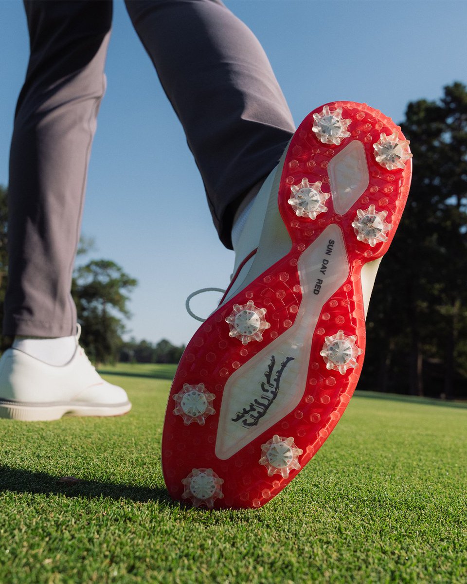 SunDayRed's tweet image. Bold colors, bold confidence. The Pioneer Willow in White/Spice delivers precision under pressure from the top, and the energy of the pursuit from the ground up. #SunDayRed