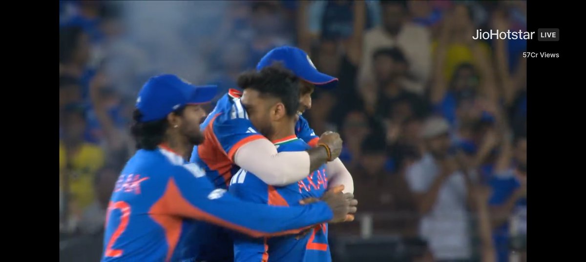 Wickets pr wickets "चटका" rhe hai axar Patel #INDvsNZ #IndiaVsNewZealand