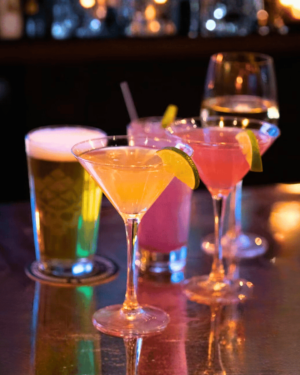It's always a good time for a drink at the Duck. Whether you're a beer lover or a cocktail fan, we've got you covered. 

Swing by and let us pour you one!
sittingducktavern.com

#SittingDuckTavern #CommunityFirst #LocalEats #OxfordCT #StratfordCT #TrumbullCT