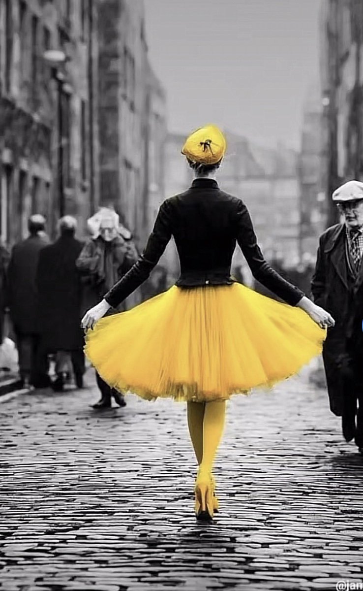 “Nadie es más arrogante, violento, agresivo y desdeñoso contra las mujeres, que un hombre inseguro de su propia virilidad”.
Simone de Beauvoir

#8Marzo 
#DiaInternacionalDeLaMujer
#diainternacionaldelamujertrabajadora