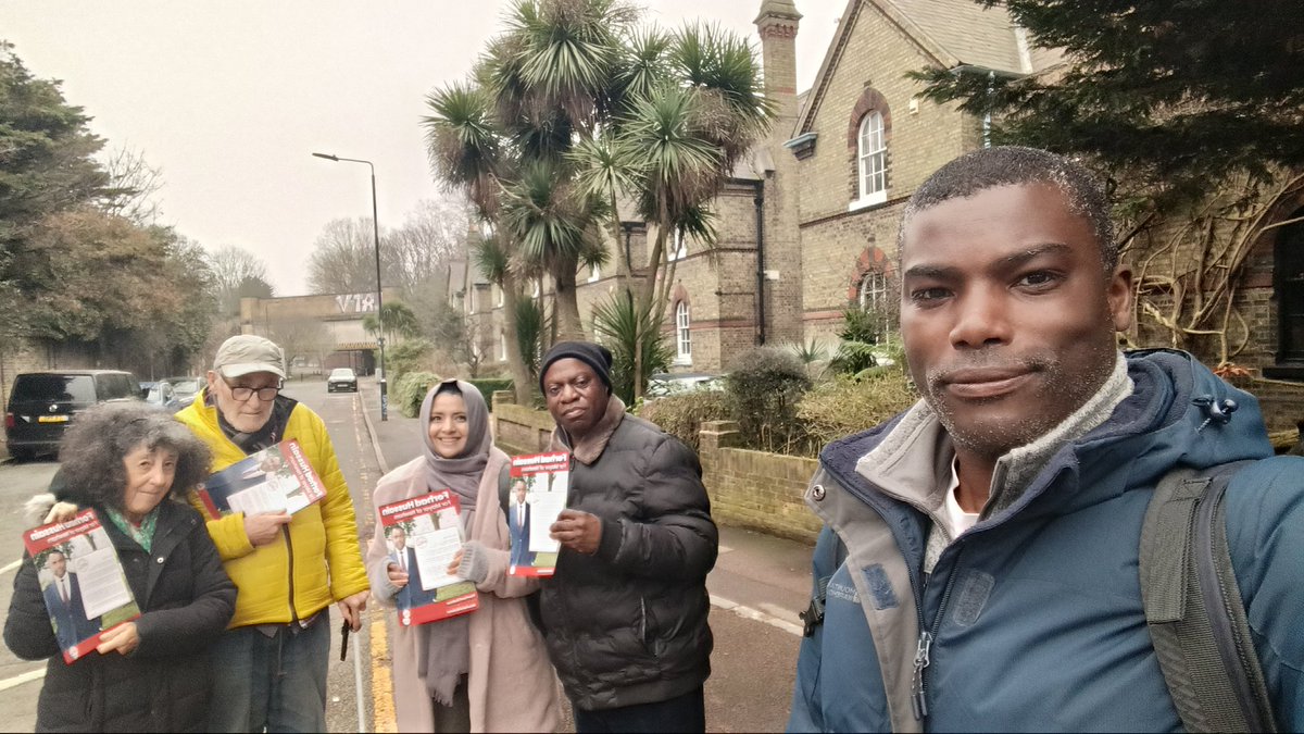 James_Beckles's tweet photo. A good Sunday canvassing session in #Stratford with Sabia, Femi, John and Soula. Lots of doors knocked and spoke to residents about our policies. ๐น
#Newham #Labour #NewhamLabour #LabourDoorStep https://t.co/V72ypMsyQO