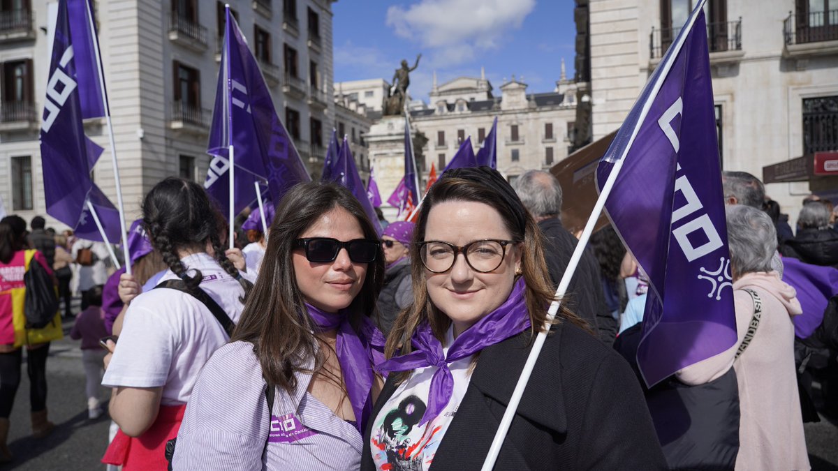 CCOOCantabria's tweet photo. ✊ Hoy en Santander, llenamos las calles por la igualdad y los derechos de las mujeres.
💪 Cada paso, cada grito, cada pancarta demuestra el poder de las mujeres, el poder que construye.
💜 No damos marcha atrás.
@CCOO
#8M #8MCCOO #PoderDeLasMujeres #PoderQueConstruye https://t.co/aUXqkqamyE