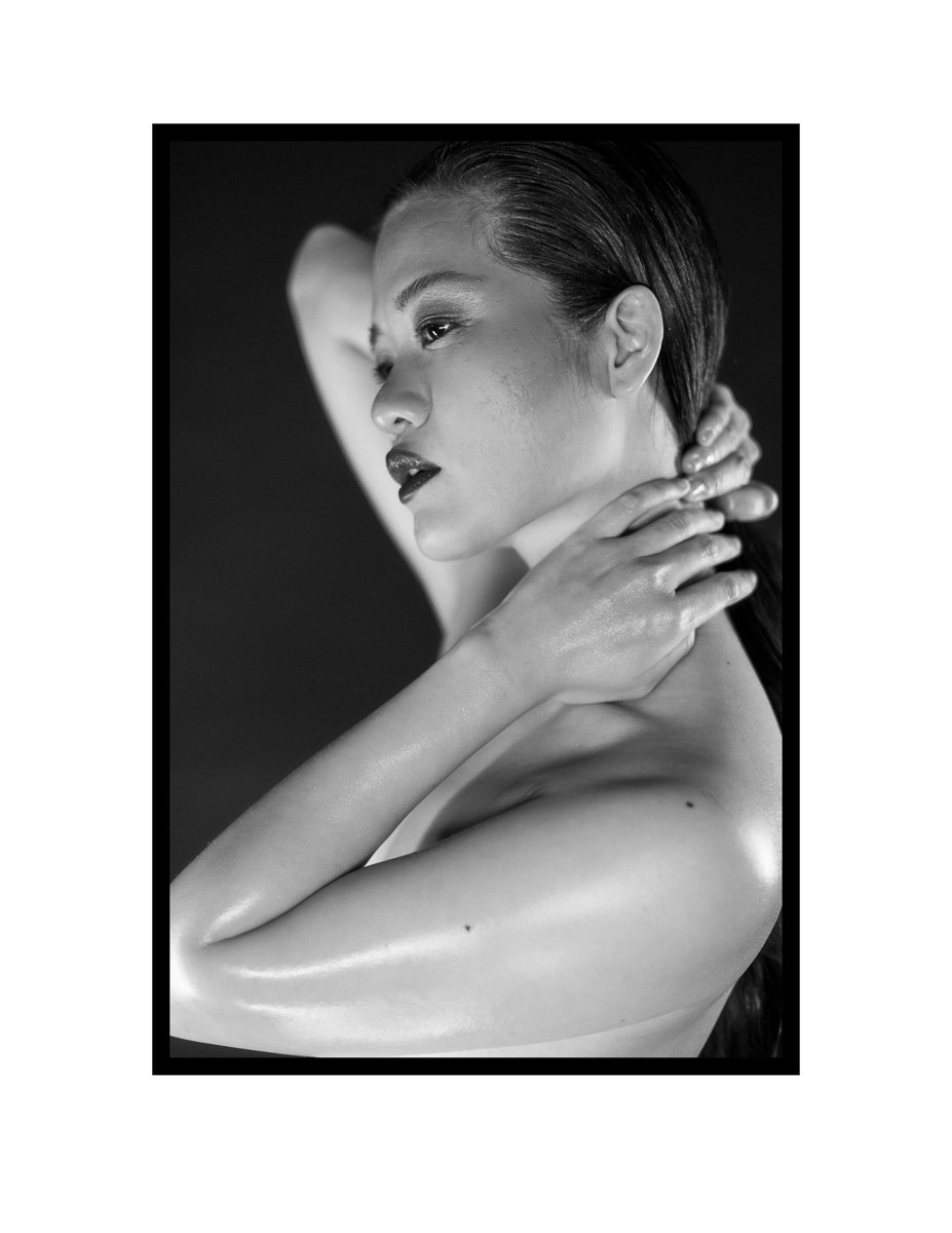 AD79DAVE's tweet image. Today's Prompt: #Favourite #Subject to photograph. 

For me, PEOPLE:
Every face, a story to tell. 
Every outfit is a choice of art.
#portraitphotography #fashion