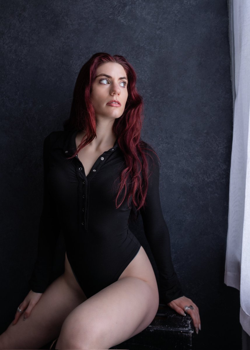 AD79DAVE's tweet image. Today's Prompt: #Favourite #Subject to photograph. 

For me, PEOPLE:
Every face, a story to tell. 
Every outfit is a choice of art.
#portraitphotography #fashion