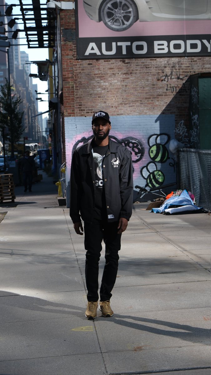 AD79DAVE's tweet image. Today's Prompt: #Favourite #Subject to photograph. 

For me, PEOPLE:
Every face, a story to tell. 
Every outfit is a choice of art.
#portraitphotography #fashion