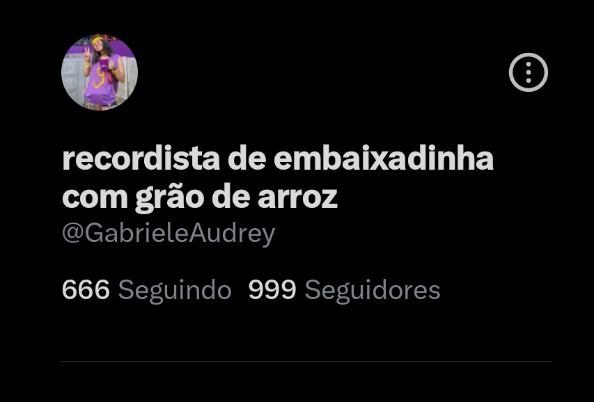 recordista de embaixadinha com grão de arroz tweet media