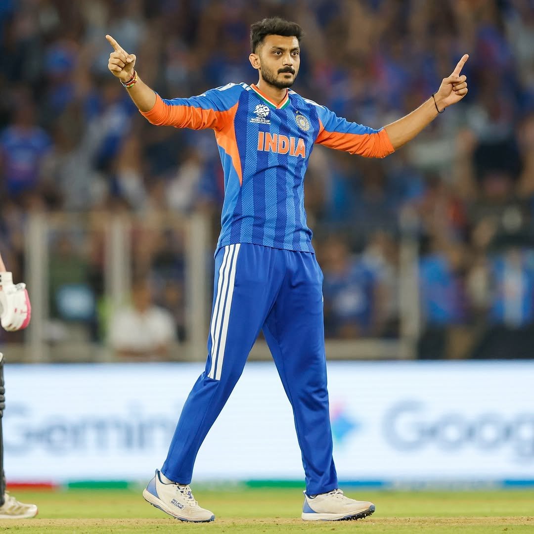 Another breakthrough! Bapu picks up his second wicket of the final. 🇮🇳

#INDvsNZL #T20WorldCup 
#T20WorldCupFinal