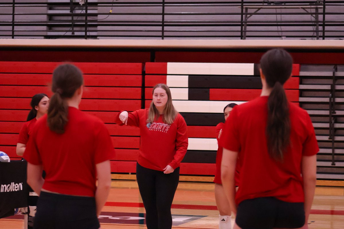 SMUSaints_VB's tweet photo. Alumni ➡️ Assistant! Happy Birthday to our Assistant Coach and former player Peyton Griffin! Have an amazing day! 🥳 https://t.co/HOdFlpvKti