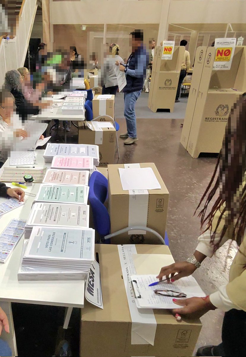 Albeperlaza's tweet photo. @PactoHistorico @IvanCepedaCast @petrogustavo Iniciamos el conteo de votos en el puesto de votación de Las Palmas de Gran Canarias 💪🏿 #PactoHistórico #Mayorias https://t.co/cPKDuxJvg9