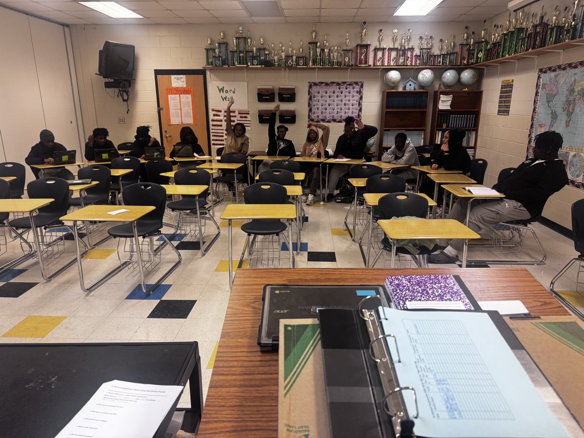 sween_the_Dean's tweet photo. A great week of learning and growth at LHS.
From restorative conversations that strengthen our community to active, engaged learning in the 9th Grade Academy, our scholars continue to show what it means to learn, reflect, and grow together.
#LHS #LHSCulture #RestorativePractices https://t.co/zyKbJgVXtR