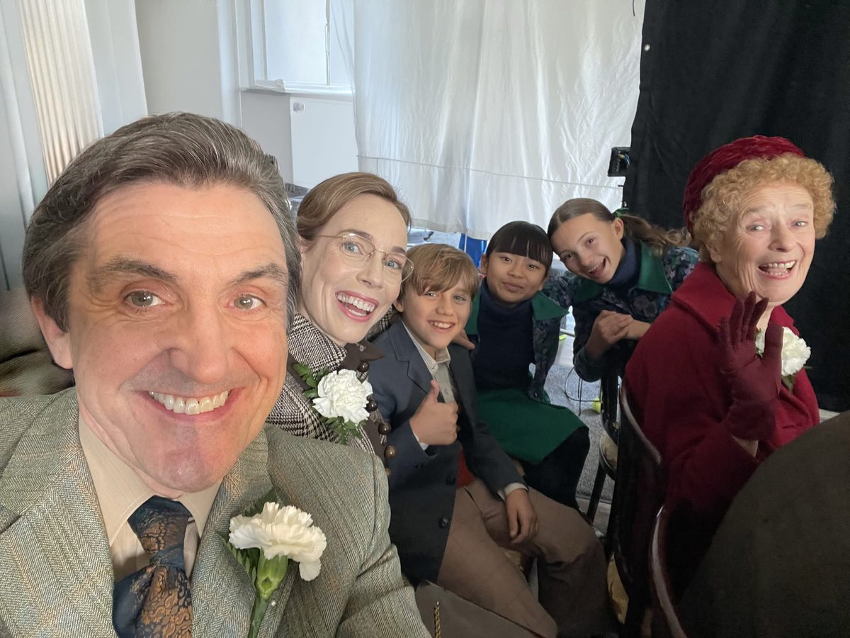 Linda Bassett tweet media