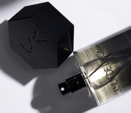 parfummeraki's tweet photo. Yves Saint Laurent - La Nuit de L’Homme: Kakule ve Lavantanın Harika Uyumu

«İlk versiyonu tutmayan ama devam parfümü patlayan parfümler» isimli liste yapsam muhtemelen Yves Saint Laurent’in L’Homme serisi en üst sıralarda...

Yazının devamını okumak için: https://t.co/Djlyra6kEZ https://t.co/HJHfFqcvjT