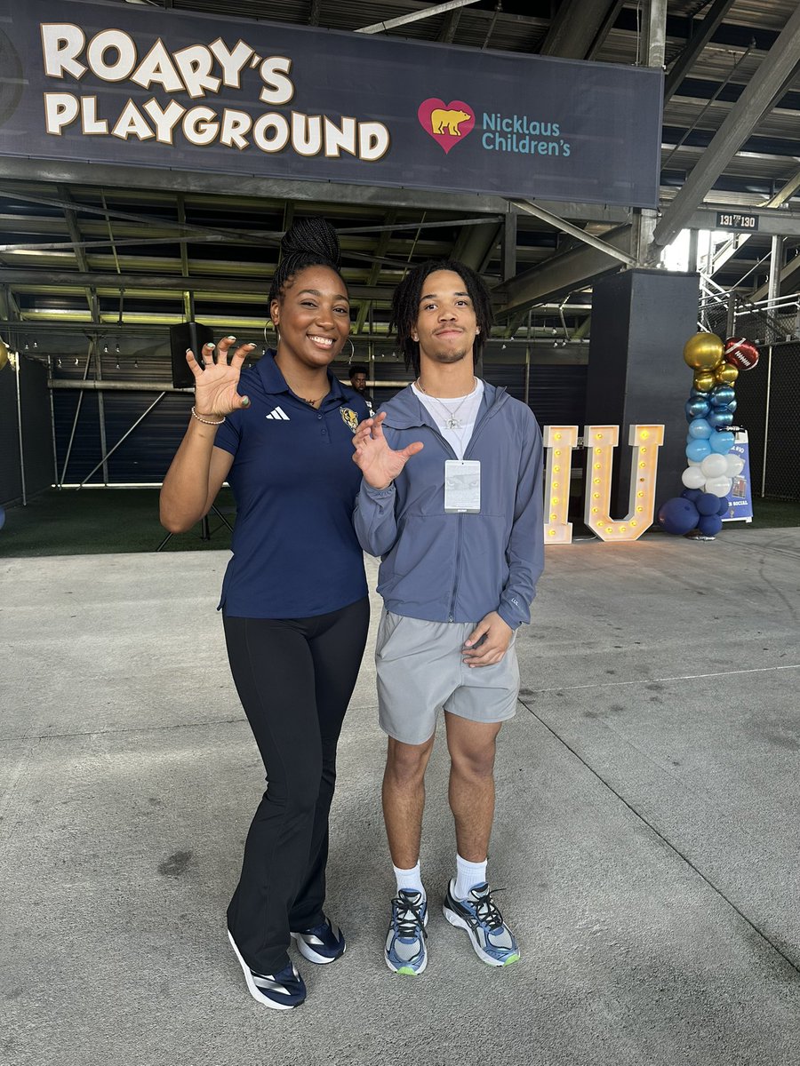 iamtrecarter's tweet photo. Great experience at FIU Junior Day! Really enjoyed the great conversations and the hospitality. Thank you @AliciaPayneFIU @HCWillieSimmons @A_Gaitor for the invite. Looking forward to being back soon. #PawsUp ! 🐾🆙
@AppoFootball @CoachTMorg @AllStatePreps @EdOBrienCFB @Rivals @247recruiting @FIUFootball