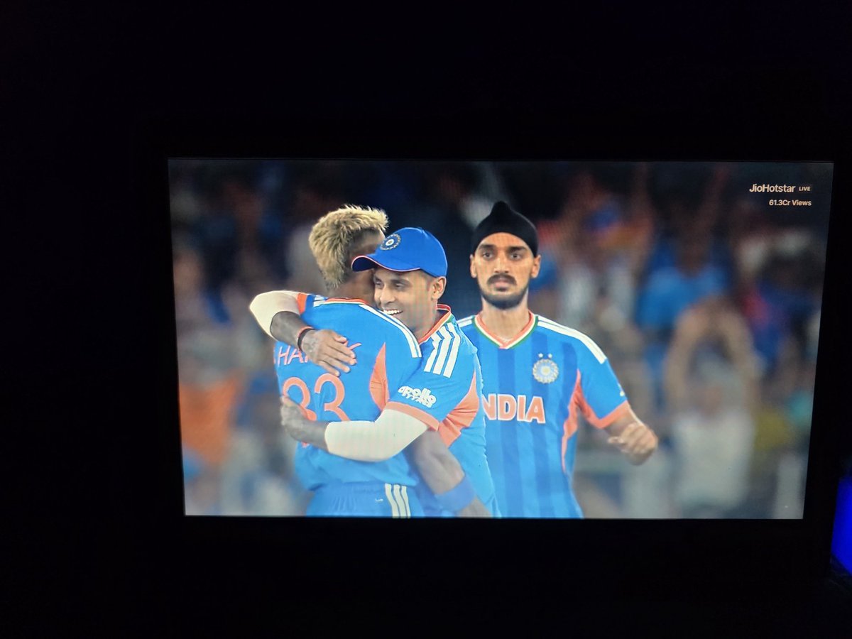 VickyYadav_5888's tweet photo. हार्दिक पाण्डेय ने टीम के तरफ से चौथा विकेट लिया #T20WorldCup2026final #IndiaVsNewZealand #INDVSNEW https://t.co/BukulgrDLV