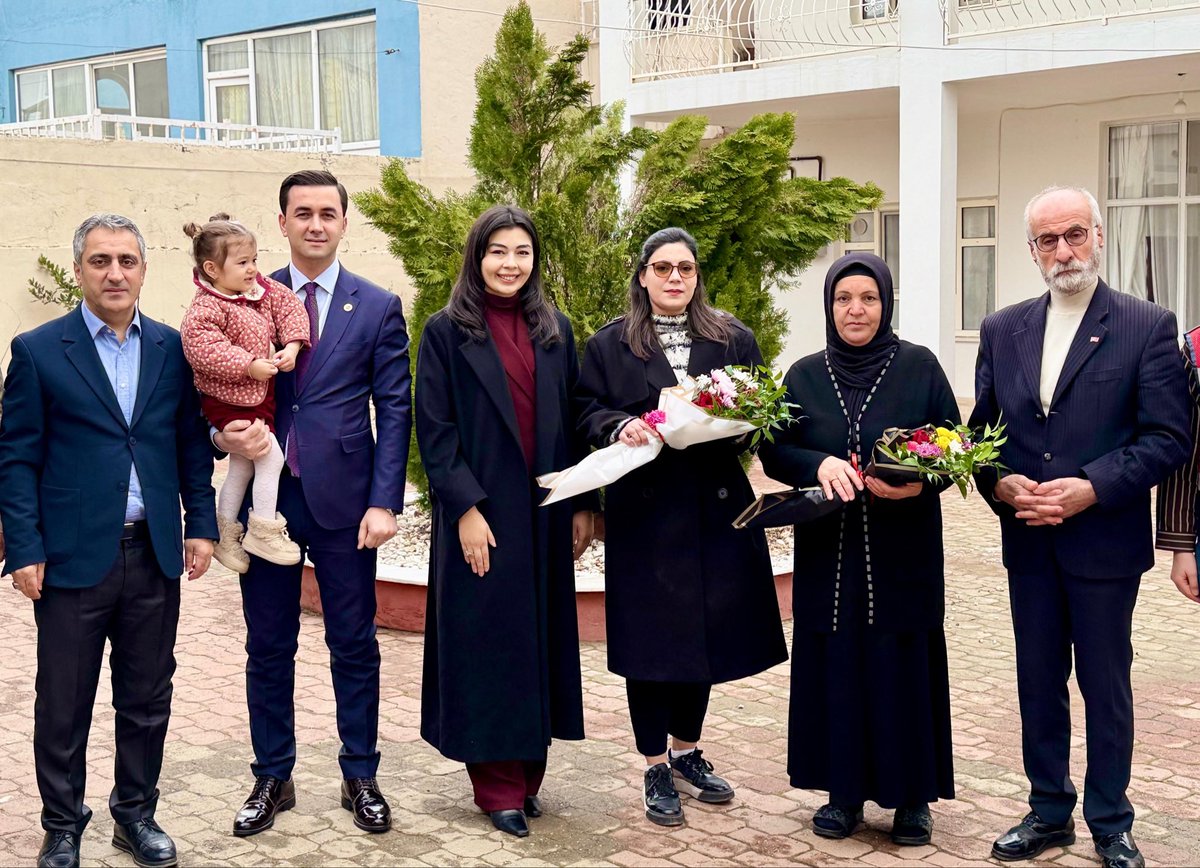 Midyat kaymakamımız sayın Mehmet Kaya ve muhterem eşi , ilçemiz kıymetli protokol üyelerinin 8 Mart Dünya kadınlar günü sebebiyle bizlere yaptıkları nazik ziyaretlerinden dolayı şükranlarımı sunuyorum. <a href="/MidyatBld/">Midyat Belediyesi</a> <a href="/midyatkaymakam/">T.C. Midyat Kaymakamlığı</a> <a href="/Mardin_Valiligi/">Mardin Valiliği</a>