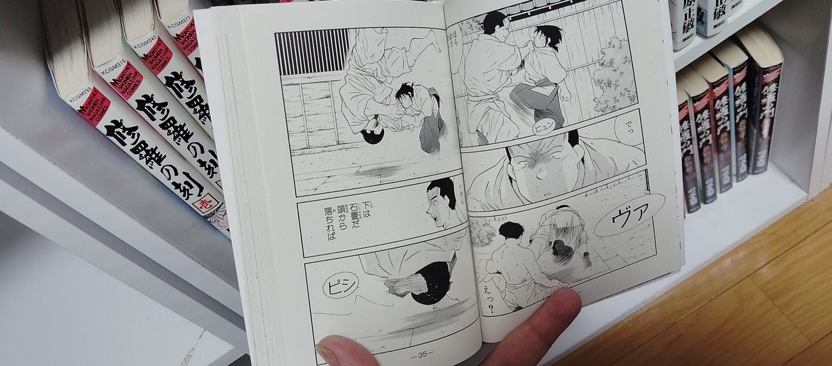 yhacof2's tweet photo. 保持してる漫画500〜600冊を引っ越す度に処分して間引く 超難問。

今回の査定対象は

修羅の門シリーズ全70巻超...

どうする？パラっと1ページ読むだけでおもろいのを手放すの？ https://t.co/yr8eiUT1Yf