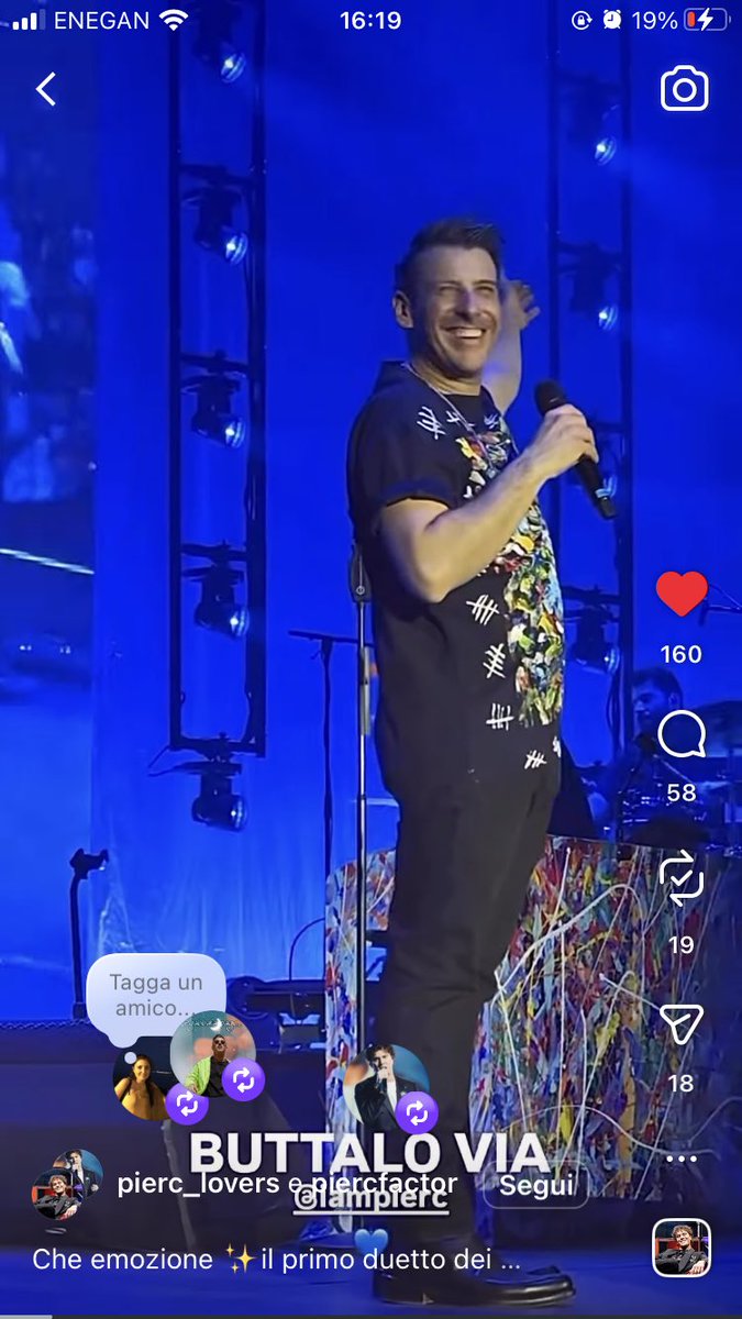 Millyzampa87's tweet photo. Questo sorrisone qua mentre usciva PierC sul palco. 
Lui è così felicione di fare quel duetto,
ha dovuto ribadire anche che è  “il mio ragazzo” a fine esibizione. 
Sereno Fra, nessuno te lo porta via😆. 
Impossibile non commuoversi vedendo quanto si adorano🥺❤️

#Gabbani #PierC https://t.co/5018maBPTo
