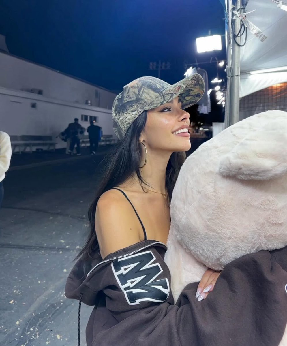 Madison Beer HQ tweet media