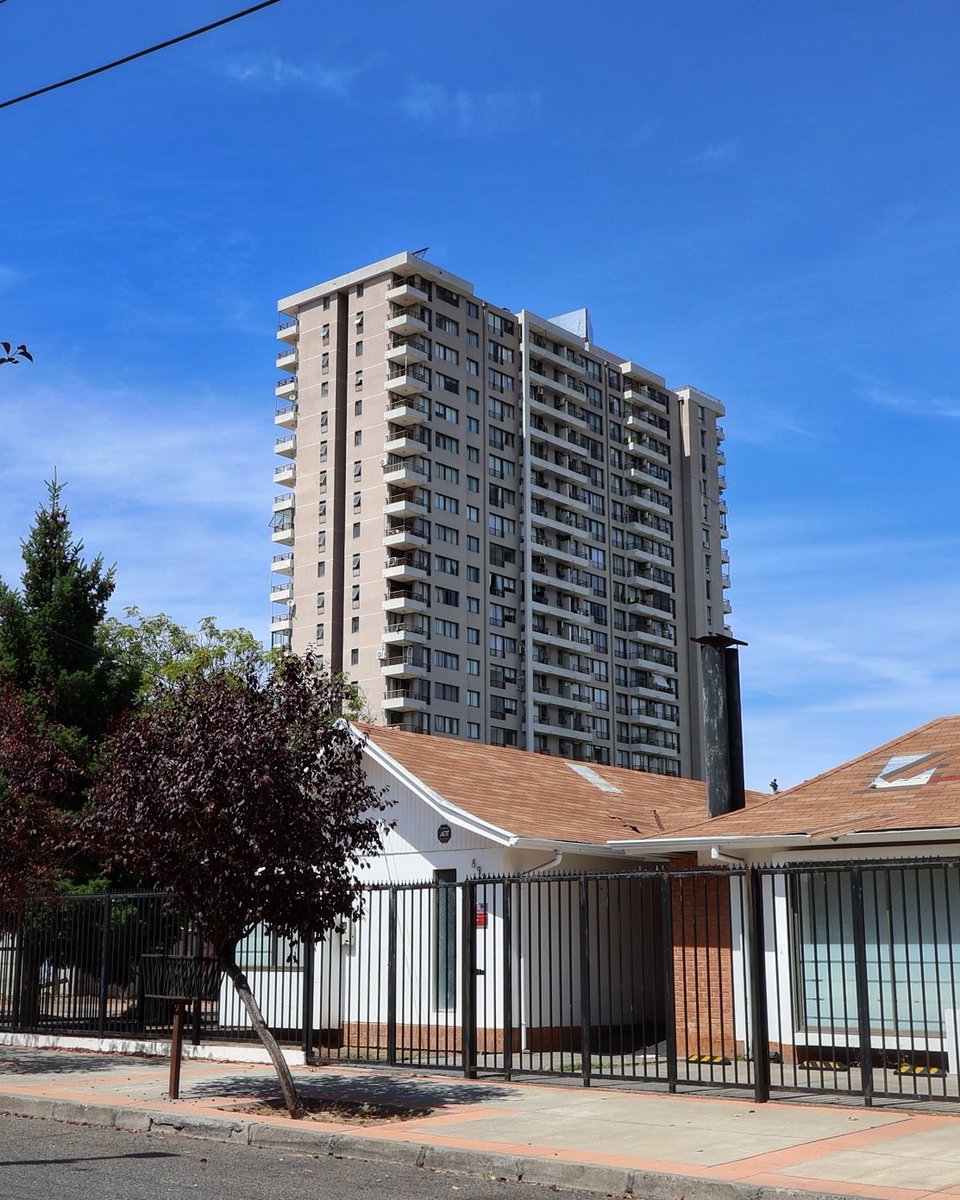 Hanekiiiro's tweet image. A quiet moment in the city.  
Visual journal.

#streetphotography #visualjournal #urbanphotography #citymoments