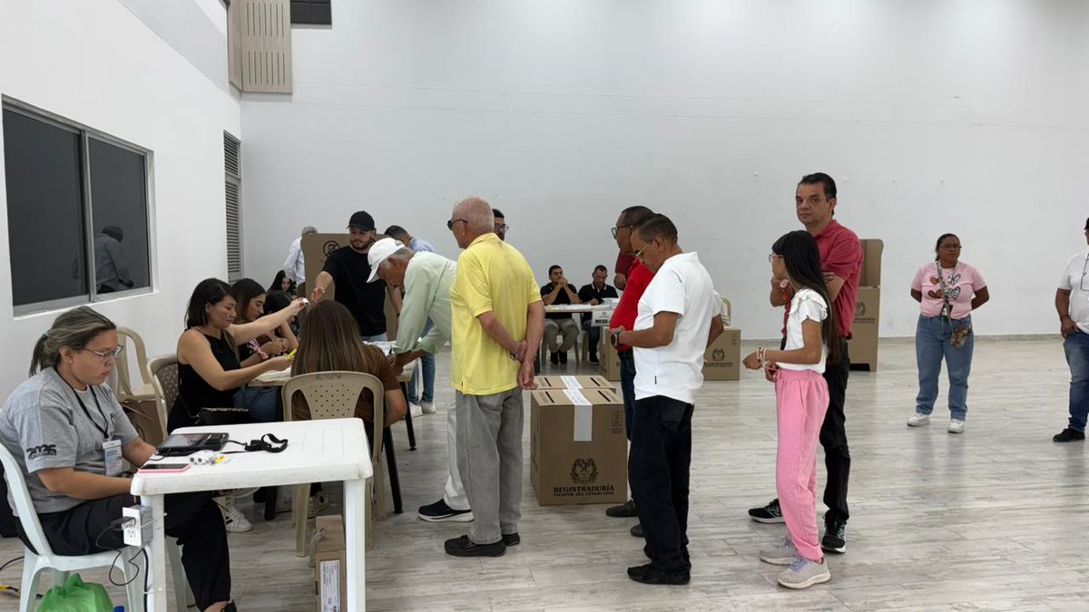 Registraduria's tweet photo. En el departamento del Cesar avanza con normalidad la jornada electoral. Para este proceso se dispusieron 2.356 mesas de votación distribuidas en 300 puestos de votación, donde los ciudadanos acuden a ejercer su derecho al voto.

De esta manera, los cesarenses participan activamente en la jornada, fortaleciendo la democracia y la confianza en el proceso electoral.