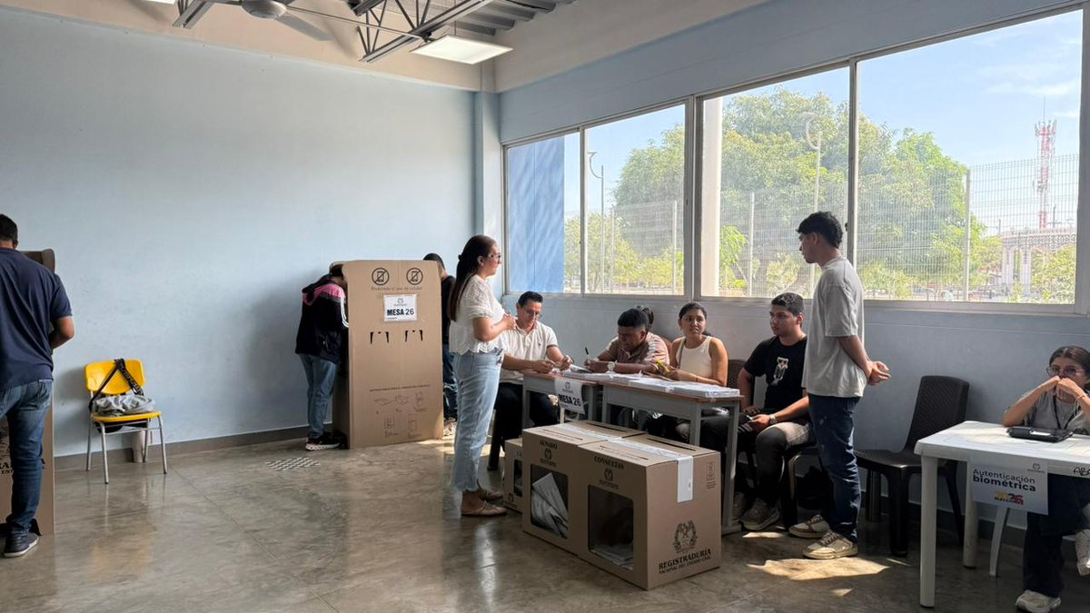 Registraduria's tweet photo. En el departamento del Cesar avanza con normalidad la jornada electoral. Para este proceso se dispusieron 2.356 mesas de votación distribuidas en 300 puestos de votación, donde los ciudadanos acuden a ejercer su derecho al voto.

De esta manera, los cesarenses participan activamente en la jornada, fortaleciendo la democracia y la confianza en el proceso electoral.