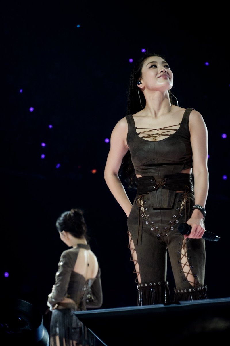 usbcab1e's tweet photo. [260307] Twice "THIS IS FOR" Hamilton #THISISFOR_HAMILTON #THISISFOR_ONTARIO_D1 #TWICE #TWICE_6TH_WORLD_TOUR #TWICE_THISISFOR_WORLD_TOUR_IN_HAMILTON  #Jihyo #지효 https://t.co/Ty9HvUwv5Y