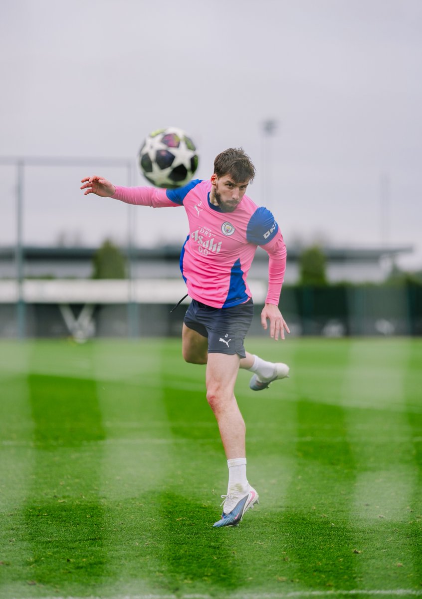 ManCity's tweet photo. Eyes on the prize 👀⚽️ https://t.co/P1w2Rck4th