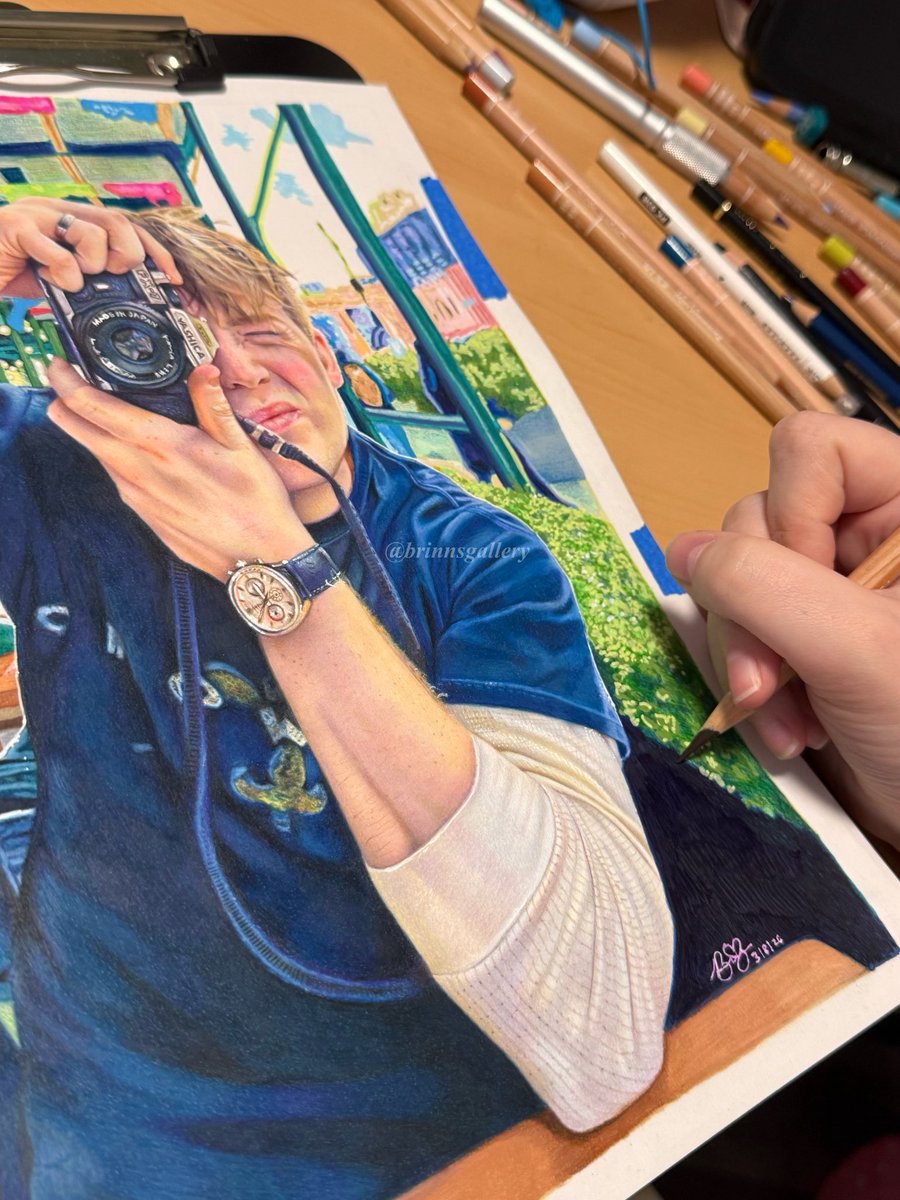 Happy Birthday to the amazingly talented and beautiful Kit Connor. 💖
I’ve been working on this drawing on and off for 2 years and I think this is the perfect occasion to finish it. ✨
•
#kitconnor #coloredpencils #realismart