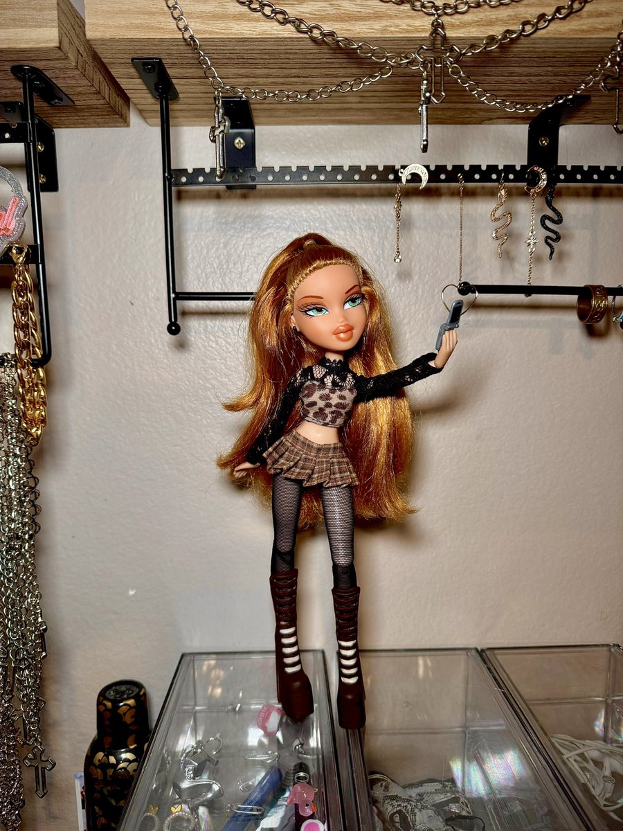 madeinplastik tweet media