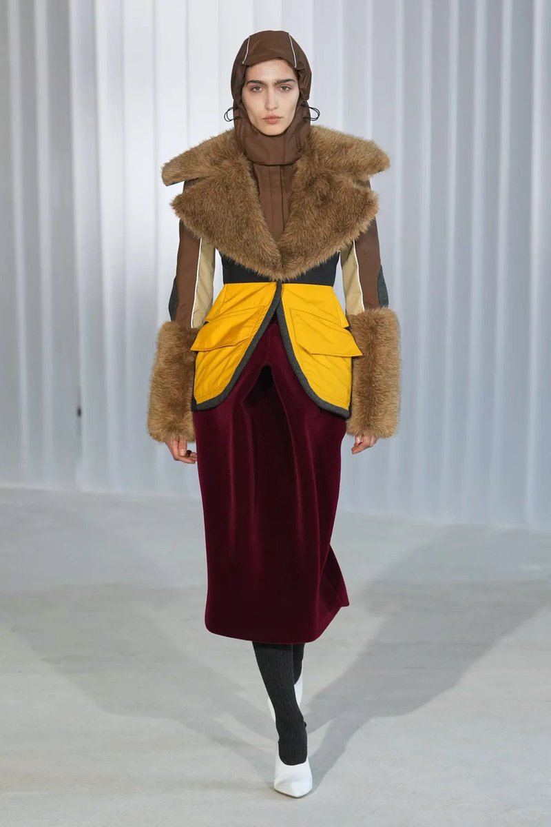 LaModeUnknown's tweet image. ✨Jean Paul Gaultier✨ by Duran Lantink Fall/Winter 2026.🪡

PS: too 'tech' / robotic / figurative, and less (if not nothing) about the WOMEN jpg dressed — still don't want it much, sorry.