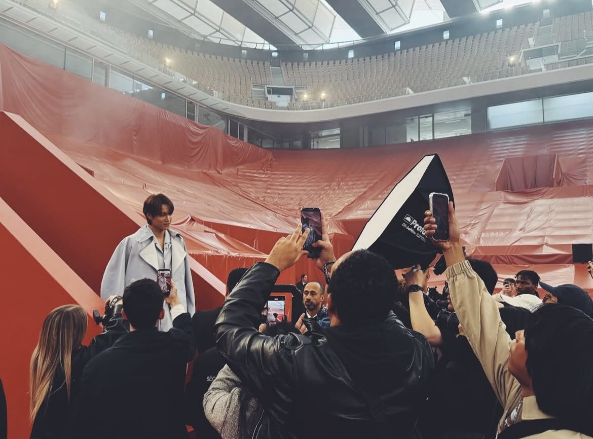 Head of Brand for Lacoste USA Joseph Kocharian posted a behind-the-scenes picture of Brand Ambassador KAI with caption 🧡

"King Kai still in demand long after the show finished" #KAIxLacoste