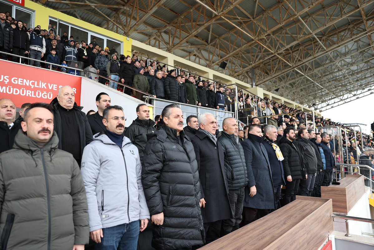 Hafta sonu Muş ilimize gerçekleştirdiğimiz ziyarette, 
Muş Valimiz Sayın Avni Çakırı makamında ziyaret ettik. Gelişen Muş ilimizle ilgili bilgiler aldık.
Muş ovasında akıp giden Murat nehrini  tarihi köprüyü gezdik. 
Muş’a  gelişimizden itibaren
İlgi ve alakasini esirgemeyen