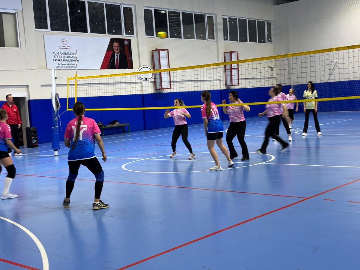 GSB_Antalya's tweet photo. 8 Mart Dünya Kadınlar Günü Voleybol Turnuvası ödül töreniyle tamamlandı! 

Sahada ter döken, dayanışma ruhunu yansıtan tüm katılımcılarımızı tebrik ediyoruz.

📍Kaş https://t.co/vhYenptvN6