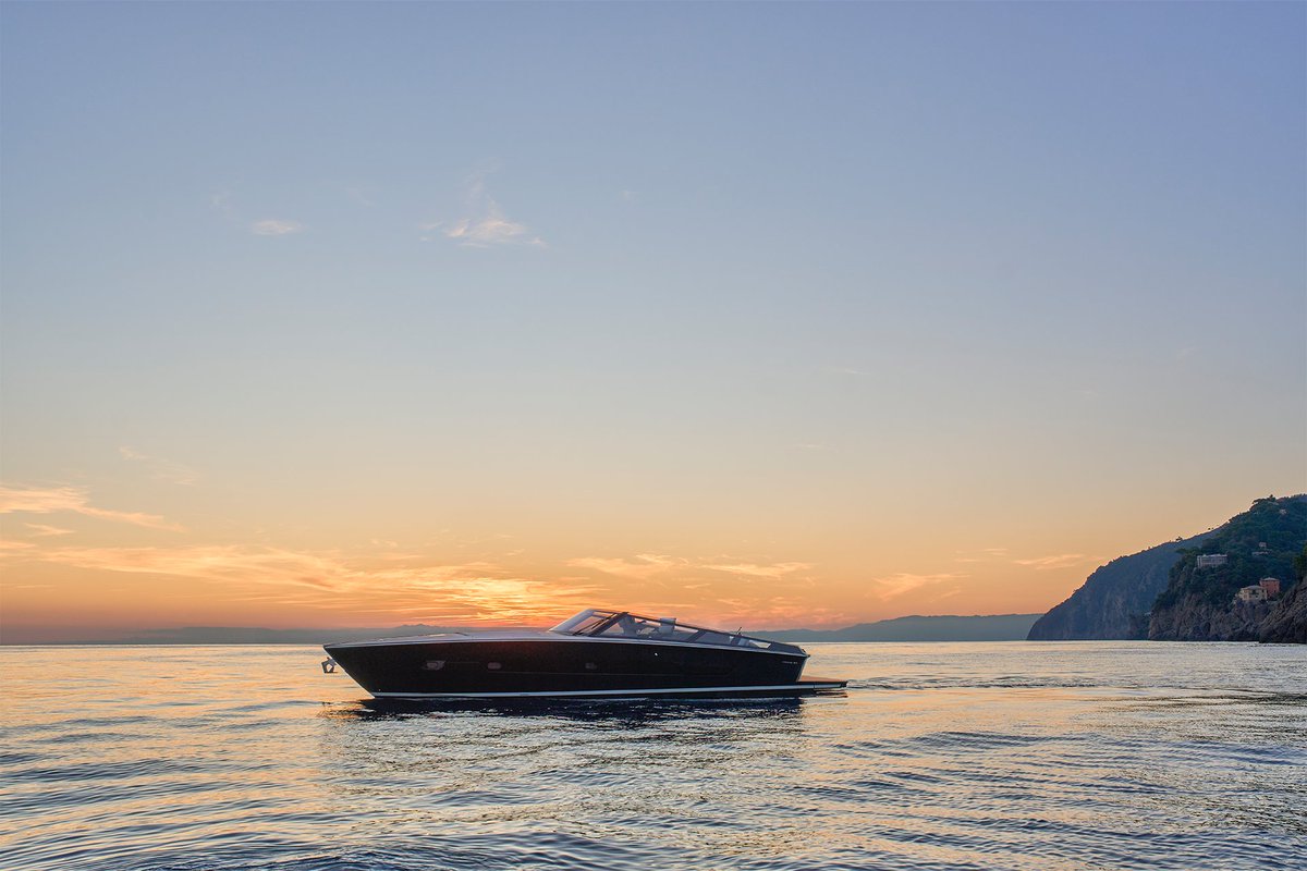FerrettiGroup's tweet photo. The sea is the only constant. Everything else evolves.
The Itama 54 is proof that iconic design doesn’t age: it adapts.
#FerrettiGroup #Itama
https://t.co/CFxCq0mfvA https://t.co/iTCd1rOnCH