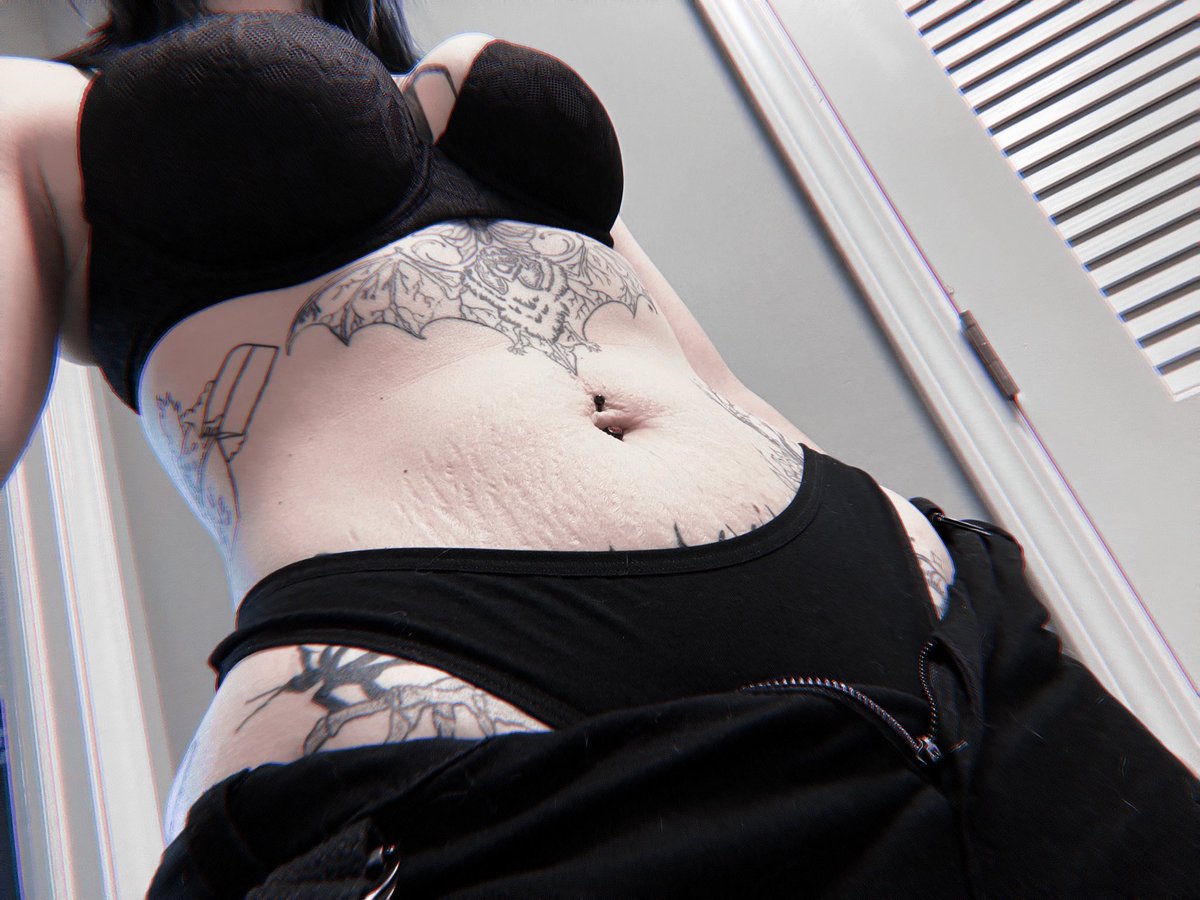 MyBloodyRiptide's tweet photo. Good morning, ladies and ghouls. https://t.co/65gKLZkapu