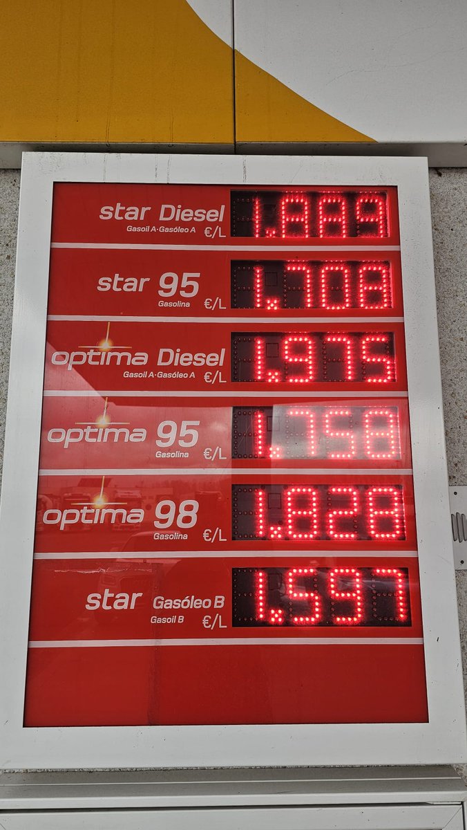 Hoy en la AP7.

¿Os acordáis cuando el Diesel era claramente más barato que la 95? 

Se acabó.