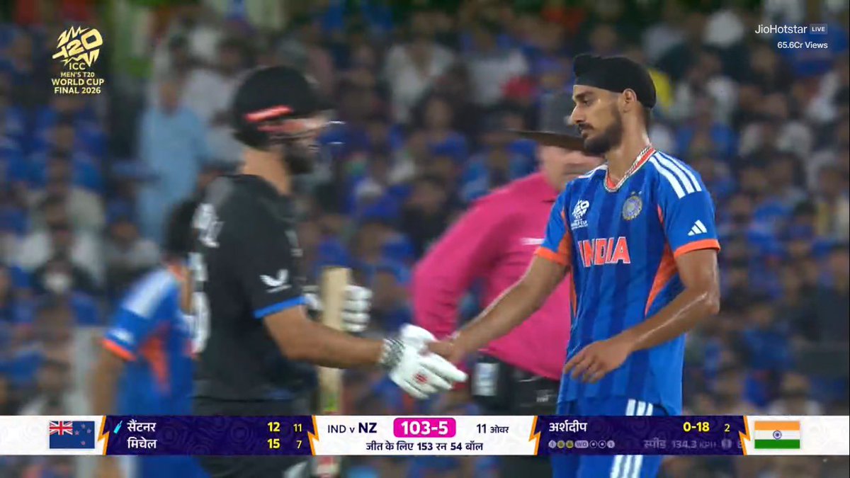mufaddal_vohra's tweet photo. Arshdeep Singh apologised to Daryl Mitchell. https://t.co/qDRENfaaMg